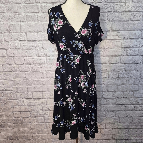 Torrid Dress Black Floral Cold Shoulder Wrap Surplice Vneck Flounced Hem Size  L - Picture 3 of 10